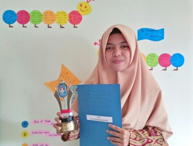 Mahasiswi IAIN Pontianak Raih Juara III Lomba Kaligrafi Putri Tingkat Kab. Kubu Raya
