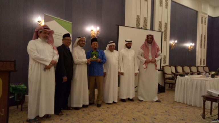 Salut! Dosen IAIN Pontianak Terima Penghargaan dari King Abdullah bin Abdel Aziz International Center for Arabic Language, Riyadh KSA