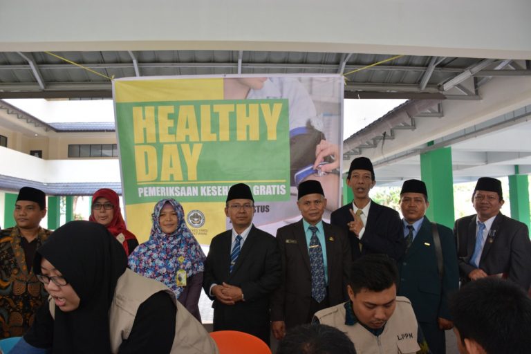 FSEI IAIN Pontianak Gandeng LPPM STIKES YARSI Pontianak Gelar Healty Day Pemeriksaan Kesehatan Gratis
