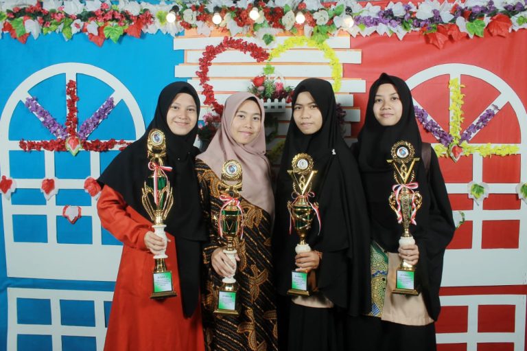 AINUN, Mahasiswa Fakultas Syariah IAIN Pontianak Juara I MTQ Mempawah