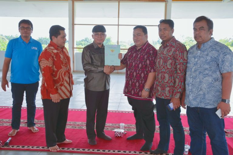 Sukiryanto Serahkan Hibah Tanah untuk IAIN Pontianak, Rektor: Kami akan Bangun Pesantren Mahasiswa