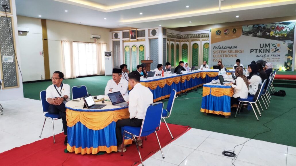 Seleksi-UM-PTKIN-di-IAIN-Pontianak-94-Pesen-Calon-Mahasiswa-Menyelesaikan-Soal